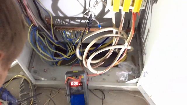 Измерение сопротивления изоляции кабеля перед включением прибором Е6 24 смотреть онлайн