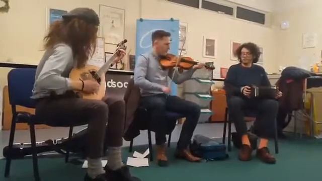 Tadhg Mulligan Sárán Mulligan Jason McGuinness (Greek Bouzouki , Fiddle , Concertina)