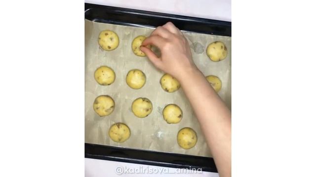 ПЕЧЕНЬЕ С ШОКОЛАДНОЙ КРОШКОЙ, которое сможет приготовить ДАЖЕ РЕБЕНОК! Легкий рецепт печеья! смотреть онлайн