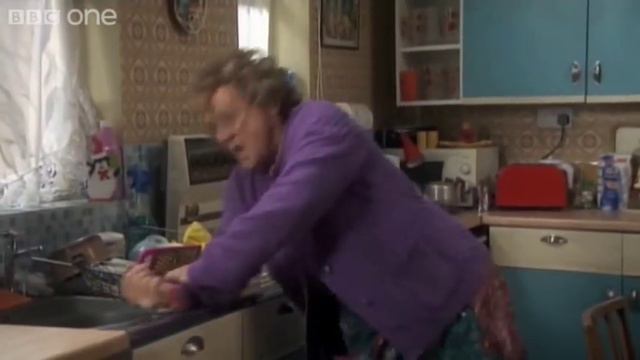 Mrs Brown's Magnets - Mrs Brown's Boys Christmas Specials - BBC One Christmas 2012 смотреть онлайн