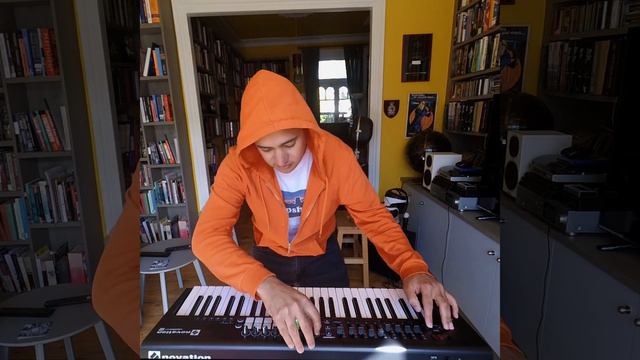 Axel F (aka Crazy Frog) live loop jam - Novation Launchkey 49 and Ableton Live смотреть онлайн