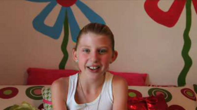 Она очень хотела чтобы отец вернулся с войны... смотреть онлайн