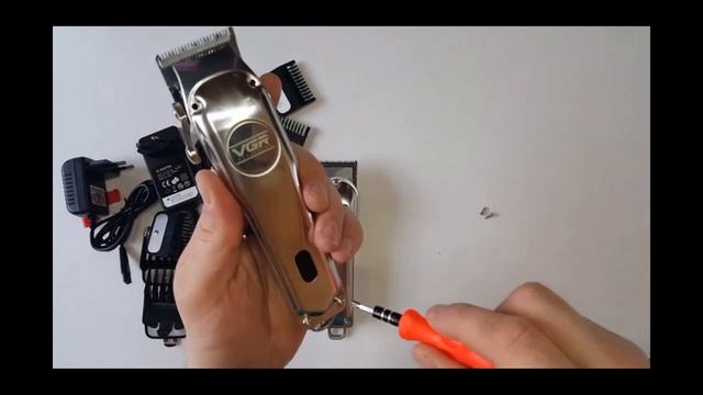 VGR-032 и CRONIER CR-11 машинки для стрижки, сравнение и разборка. смотреть онлайн