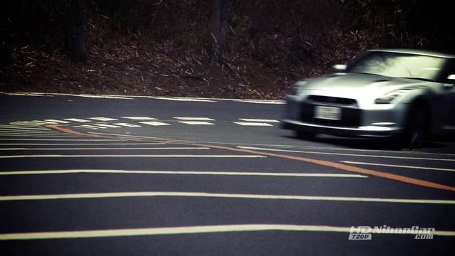 Nissan GT-R 35 смотреть онлайн
