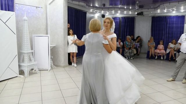 ТАНЕЦЬ НАРЕЧЕНОЇ З СВЕКРУХОЮ. ДАЙ МИ РУЧКУ ДОНЮ МОЯ. ВІДЕОЗЙОМКА @yaremaweddingstudio2420 смотреть онлайн