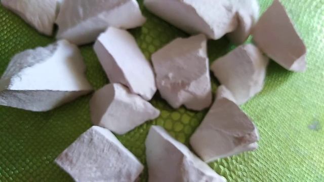 Ем мел! Приятный хруст! Ассорти из мелков. Севрюково, Петропавловка, Краматорский! Очень вкусно) смотреть онлайн