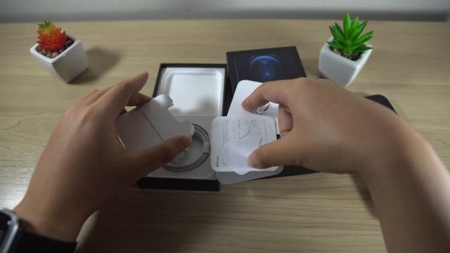 iPhone 12 Pro Pacific Blue - Unboxing Indonesia смотреть онлайн
