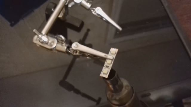 Как паять SMD светодиоды, что бы их не сжечь:) Краткая инструкция... смотреть онлайн