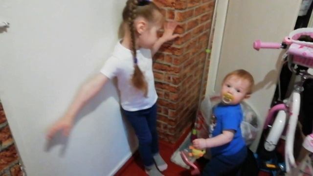 VLOG. Отвезли Леру к бабушке. У Оли новые бантики. смотреть онлайн