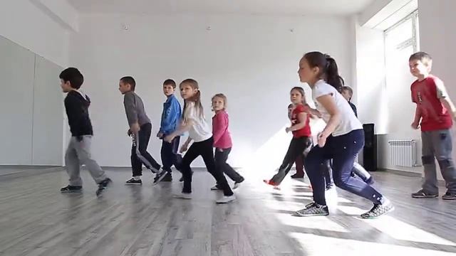 Feel More Dance School (группа 6-8 лет, начинающие) смотреть онлайн