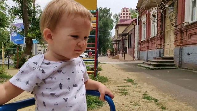 Утро с папой на площадке смотреть онлайн