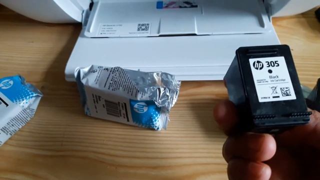 HP Deskjet 2700 Printer/how To Change The Cartridges?