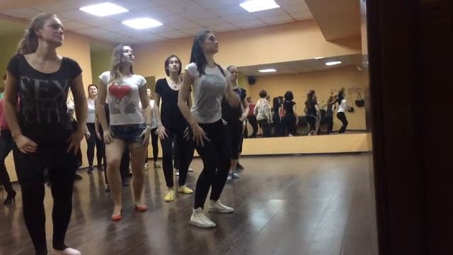 Соло латина урок - Начинающие 7.12.14 Группа L смотреть онлайн