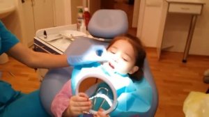 Идём к стоматологу украшать зубы.