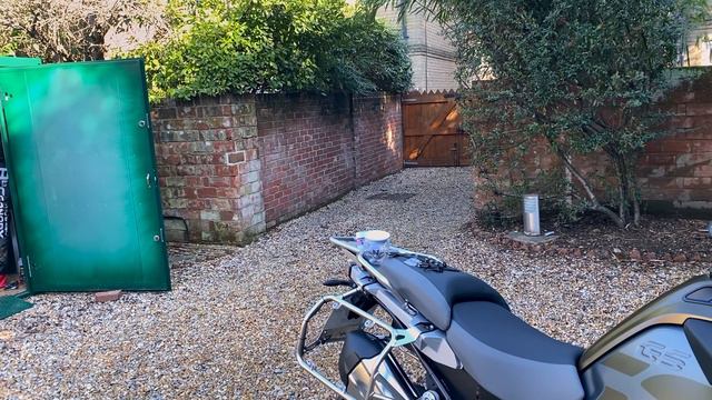 Fitting The Cymarc Windscreen Brace To A BMW R1250GS Adventure