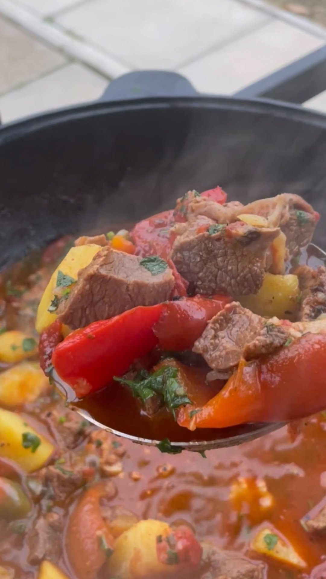 БОГРАЧ | Венгерский суп-гуляш в казане смотреть онлайн