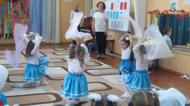 Танец "Северное сияние" с веерами-вейлами смотреть онлайн