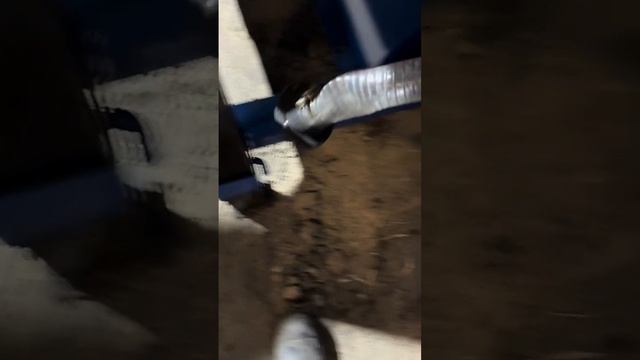 Мобильная самозагружающаяся бетономешалка JZC 350 л 350 л выгрузка смотреть онлайн