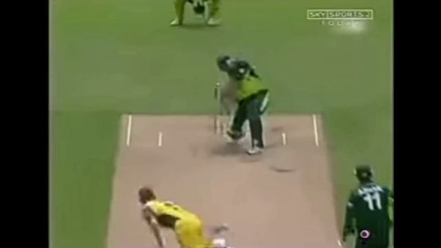 Shahid Afridi 56 | Australia vs Pakistan - 2004-05 VB series Hobart смотреть онлайн