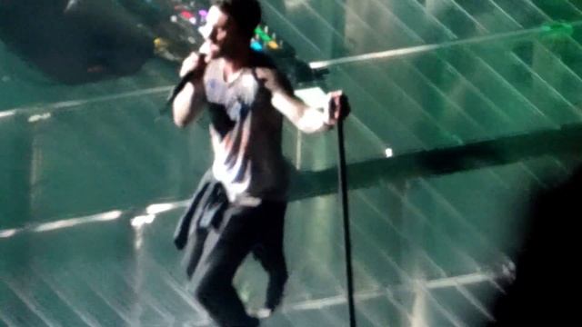 Maroon5 - Animals @ Oracle Arena, CA смотреть онлайн