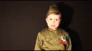 Малой поёт- Вставай страна огромная...