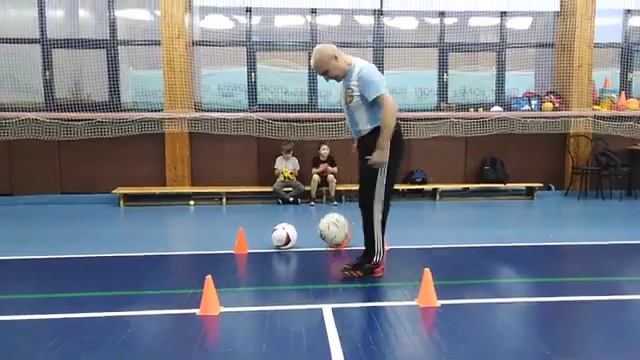⚽Футбольный⚽Фристайл⚽Салехард "Центр культуры и спорта "Геолог" 22-е занятие 1️⃣5️⃣ декабря 2021г↩ смотреть онлайн
