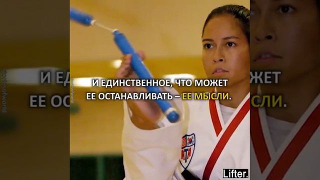 У нее нет рук, но это не помешало ей стать пилотом. смотреть онлайн