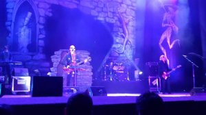 ПИКНИК  Глаза очерчены углем