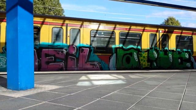 Graffiti Tourists in Berlin @treptower Park смотреть онлайн