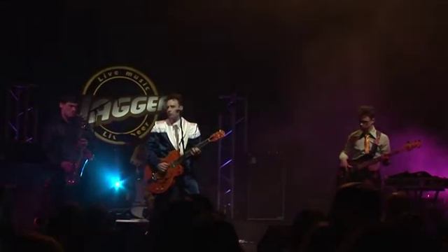 Never Can Tell смотреть онлайн