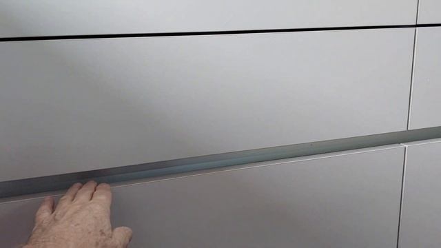 Преимущества ручки Gola .Фасад- Формайка EGGER.Корпус графит.Идеальное исполнение. смотреть онлайн