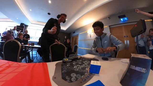 Rubik’s Cube solved in 3.85s (European Record) смотреть онлайн