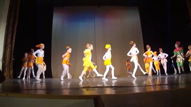 на птичьем дворе КОНФЕТТИ смотреть онлайн