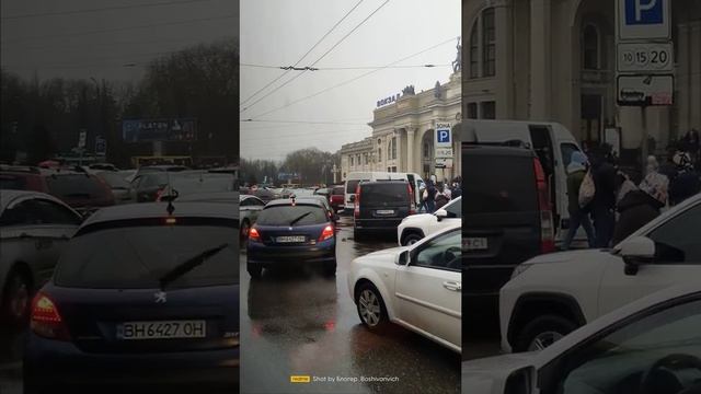 Бардак в Одессе у ЖД вокзала.