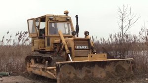 Холодный запуск бульдозера FIAT 1975 года.