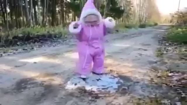 Ребенок упал на землю с 10 киломметров???? смотреть онлайн