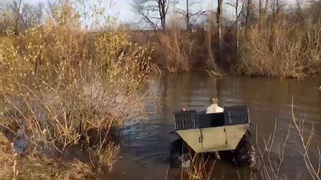 Болотоход перевернулся. В брод по реке. Часть 1 смотреть онлайн