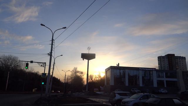 ВОСХОД СОЛНЦА ГОРОД УФА  25 МАРТА 2023 ГДК 7 утра  красивые перьевые облака на небе.погода климат