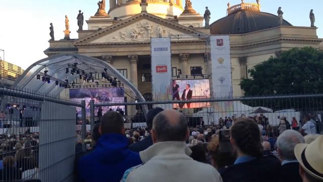 Хор Турецкого. Песни Победы в центре Берлина. 6 мая 2018 г. смотреть онлайн