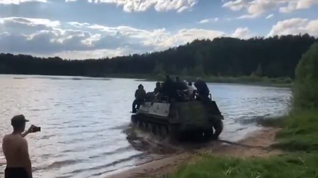 Гтму плавает по озеру смотреть онлайн