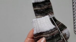 Носки детские на 4-5 лет, связанные спицами. Socks for children, knitted with knitting needles.