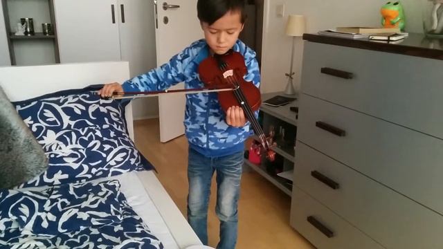 Учимся играть на скрипке ;) смотреть онлайн