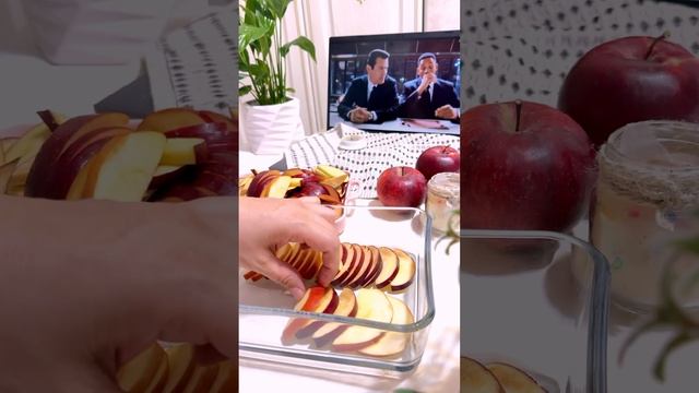 Яблочный пирог/шарлотка #людивчерном #shortsyoutube #shortvideo #влог #shots #влоги смотреть онлайн