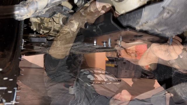 How To Install A SNOWPLOW On A Can-Am OUTLANDER / MAX'S MOTO SHOP
