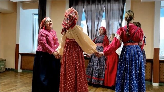 "Бабушкин сундук". Музыкальный мини-лекторий по русскому народному костюму. смотреть онлайн