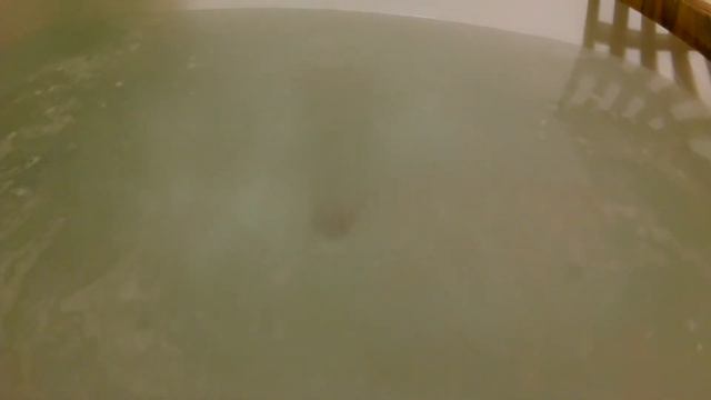 Кира кидает бомбочку в ванну смотреть онлайн