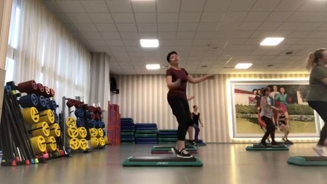 Степ в фитнес клубе СССР 22.07.2020 смотреть онлайн