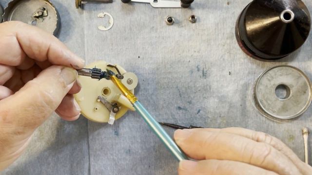 YoungMartin’sReels - ZEBCO 404 Body Change Service and Lubrication смотреть онлайн