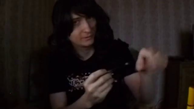 я в парике и показываю подвески (пояс для чулок) смотреть онлайн