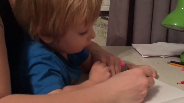 Малыш Ян гуляет зимой у сада, сам ест творог и разговаривает. смотреть онлайн